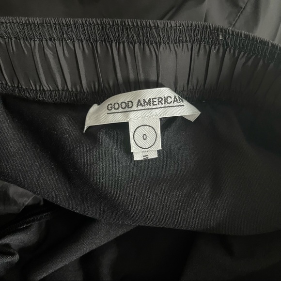 Good American 0 black nylon active shorts - Picture 3 of 4